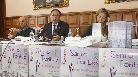 Luis Alonso recibirá el Cristo de la Alegría y Adif el de la tristeza en las fiestas del barrio palentino