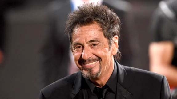 Ya es posible volar con Al Pacino y 'coserle' a preguntas
