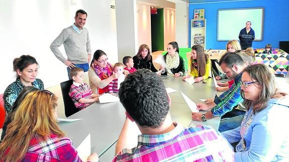El nuevo centro cívico de Renedo abre sus puertas con talleres y actividades