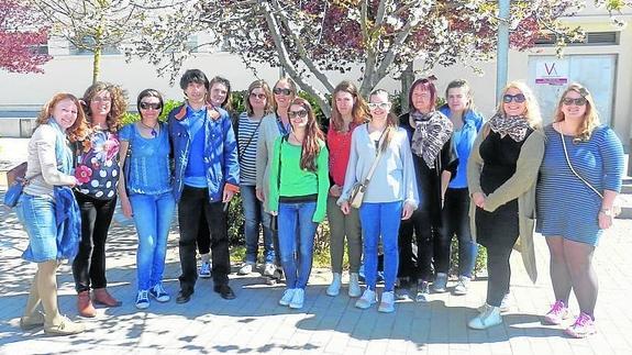 Estudiantes noruegos comparten sus conocimientos en La Yutera