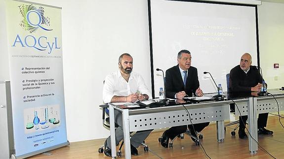 Los químicos defienden las ventajas de su industria frente a los riesgos