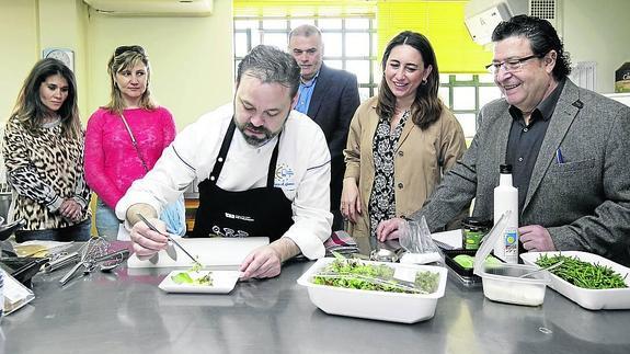 16 hosteleros del Club de Calidad aprenden técnicas con alimentos de Palencia