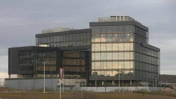 El PSOE cifra en 55 millones el «saqueo» del polígono de Portillo y el edificio de Arroyo