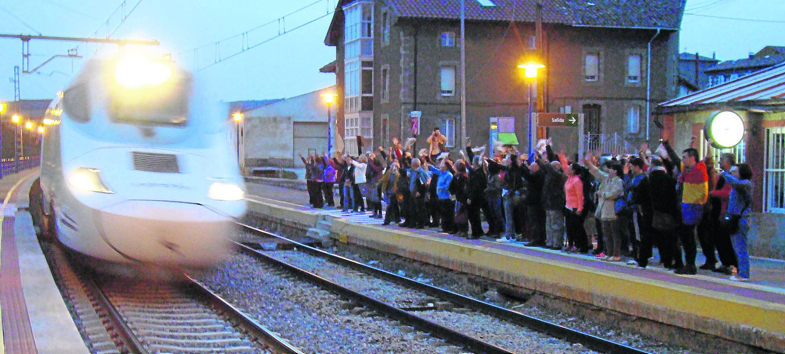 Renfe restablece los antiguos horarios y paradas en Aguilar