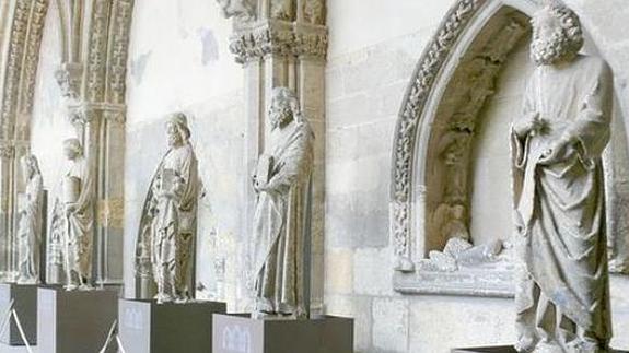 El Cabildo valora una solución a la desnudez de la fachada de la Catedral de León