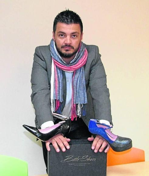 Hacen viable que la clienta diseñe su zapato ideal