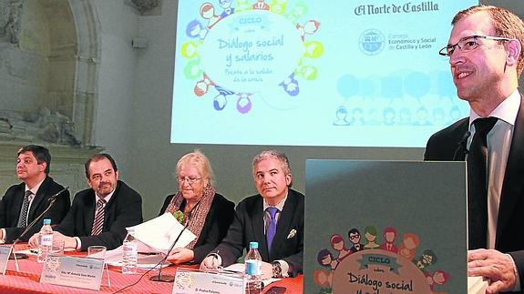 Sindicatos y patronal chocan sobre si priorizar la subida salarial o la creación de empleo