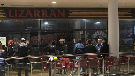 Desalojan Vallsur por un incendio en uno de sus restaurantes