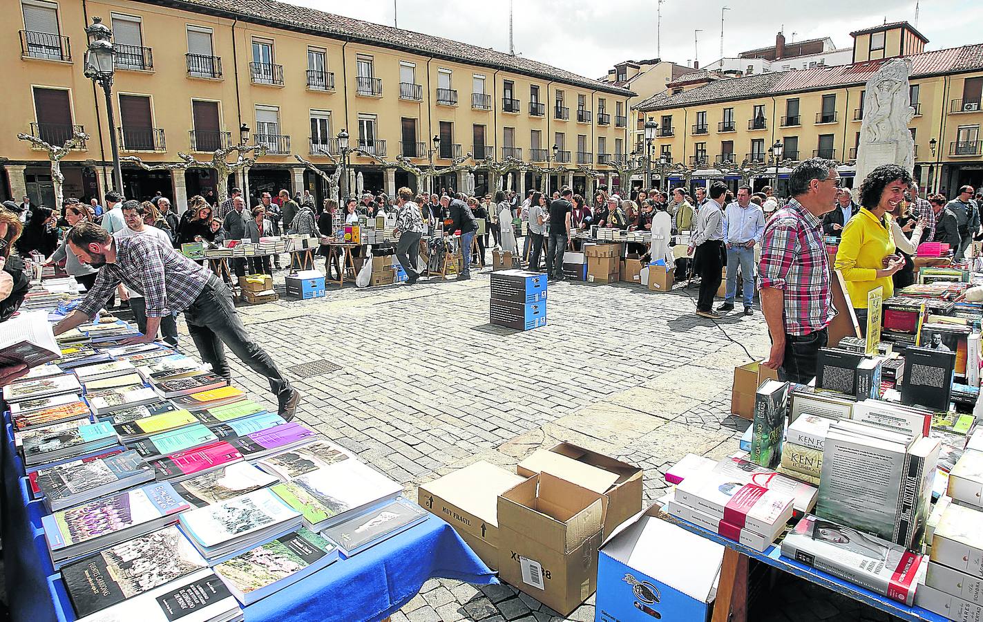Los libreros salen a la calle para fomentar el hábito a la lectura