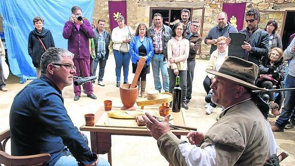 Las ‘charlas con el buhonero’ animan el mercado de Morille