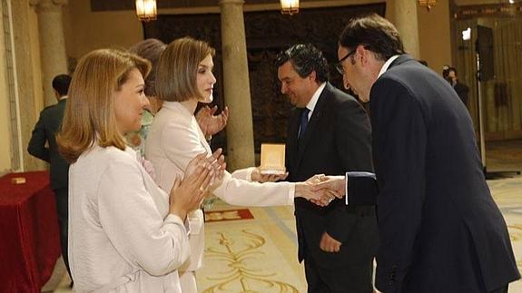 Doña Letizia y doña Sofía entregan al Ayuntamiento el Premio de Accesibilidad