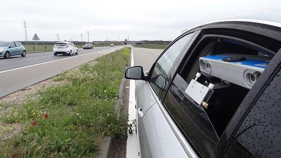 Tres radares móviles colocados a la vista vigilan 532 kilómetros de vías secundarias en Valladolid