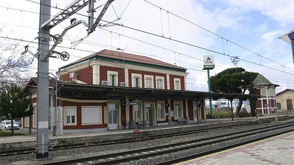 UCE Arévalo recoge más de 1.600 firmas para solicitar el mantenimiento de los servicios ferroviarios