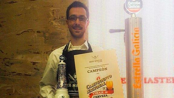 El mejor tirador de cerveza de la región es Simón García Sanz, de Cuéllar