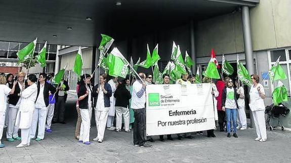 Los enfermeros exigen cubrir las bajas y asegurar la calidad