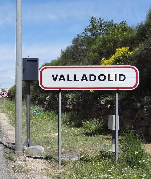 Instalan un nuevo radar en Valladolid oculto detrás de una señal