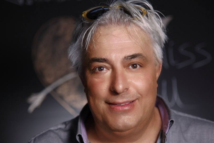 «He releído a Gil de Biedma con la tecnología de hoy»