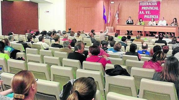 La Federación de Vecinos reúne a los partidos a presentar su programa