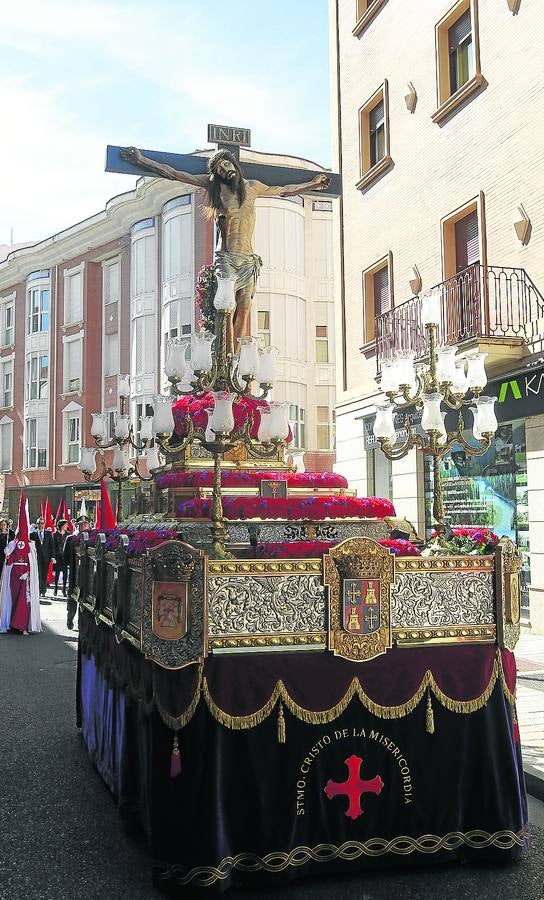 La Memoria Histórica pide a la Misericordia que retire símbolos franquistas de su paso