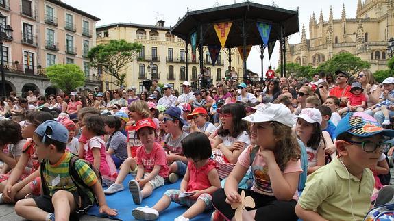 Titirimundi arranca con mucho público escolar y excelentes previsiones