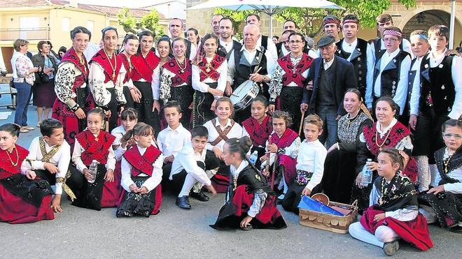 Las danzas, seña de identidad de Cespedosa