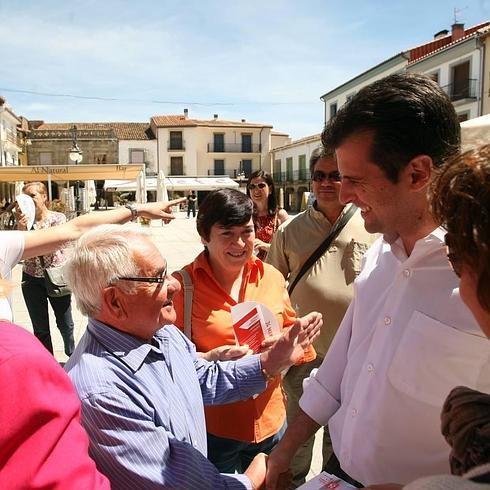 Tudanca acusa al PP de «esconder su marca» y califica el proyecto de «agotado»
