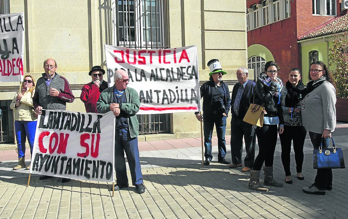 La alcaldesa de Lantadilla señala en el juicio que solo quería que la secretaria hiciera su trabajo