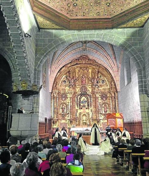 La obra ‘Teresa, jardinera de la luz’ encandila a Macotera y Vilvestre