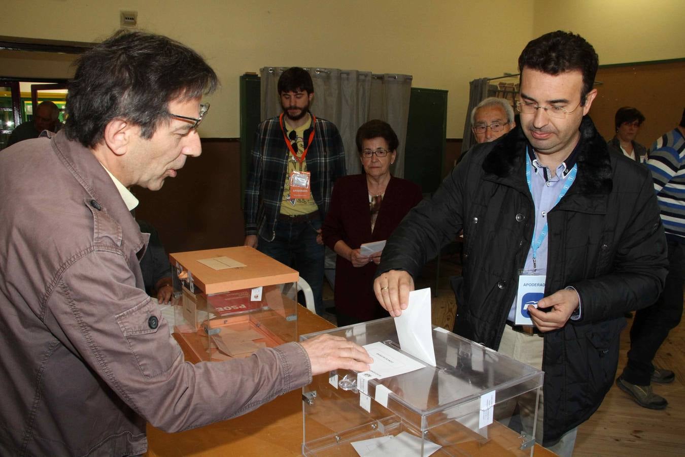 La afluencia de votantes marca la apertura en Peñafiel