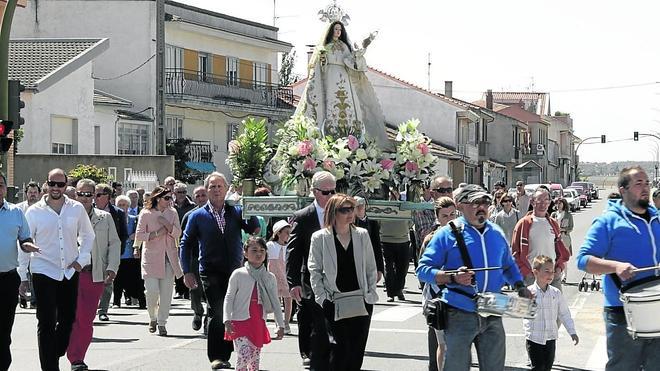 Los vecinos de Calvarrasa de Arriba se unen para honrar a su patrona, la Virgen de la Peña