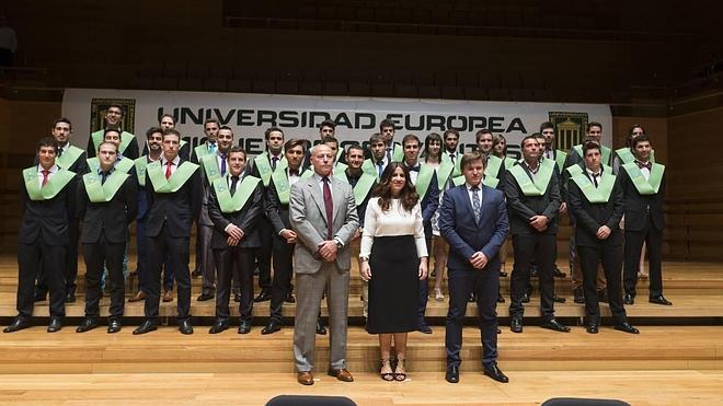 Corbalán apadrina la graduación de los alumnos de la UEMC
