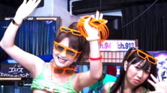 Invitan a las estrellas del porno a llevar gafas en las películas