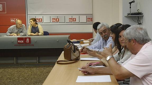 Ciudadanos y PSOE acuerdan reunirse para estudiar posibles acuerdos en el Ayuntamiento