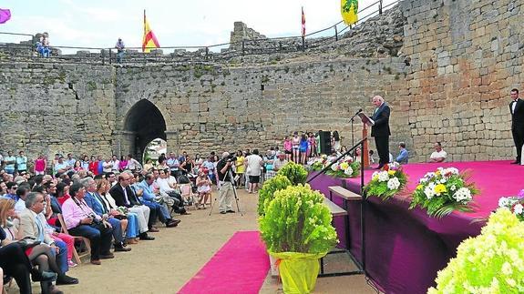 Ledesma recibe sus fiestas grandes presentando a su corte de honor
