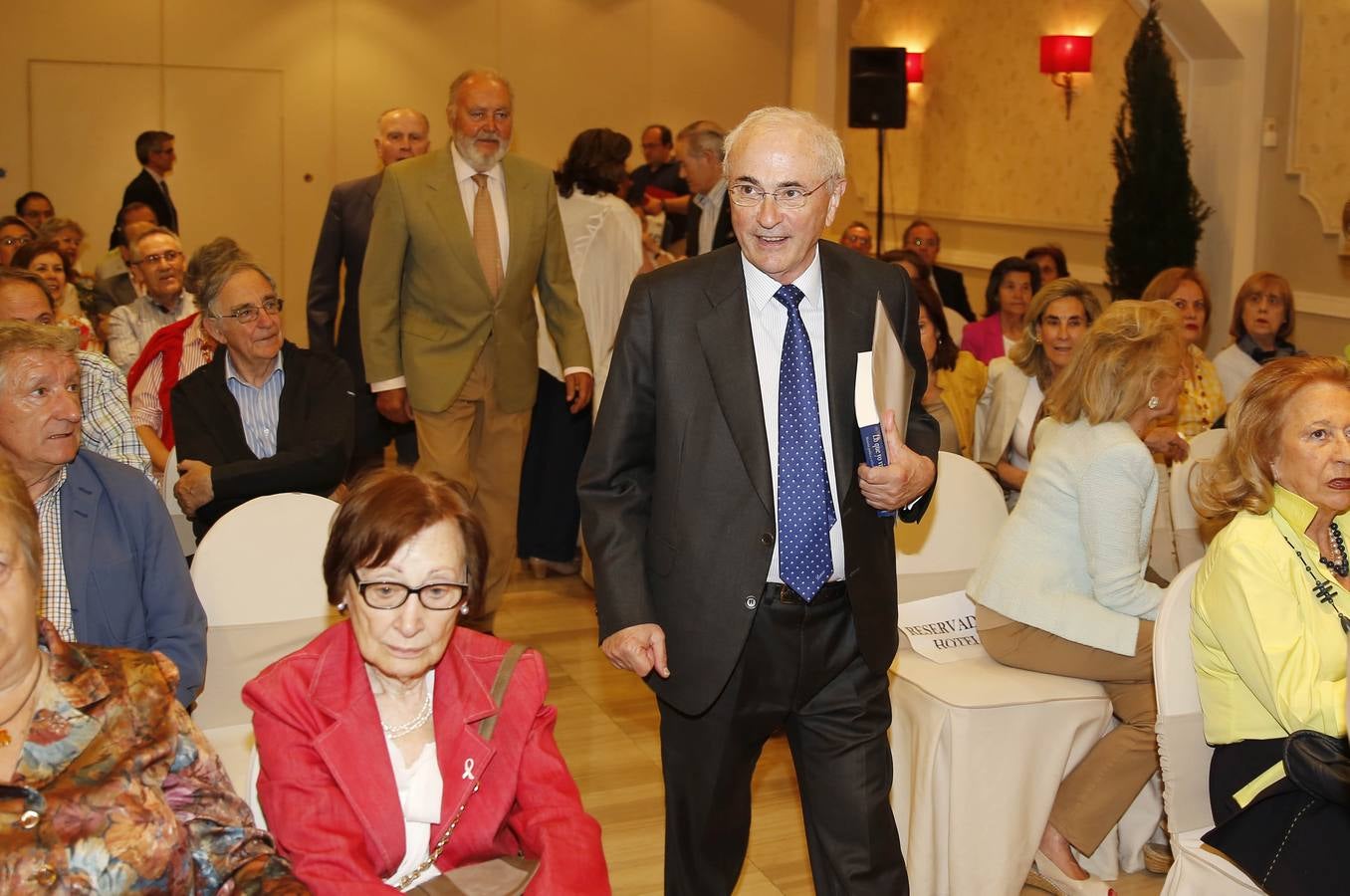 El exministro Otero Novas avisa que el sistema español «va cuesta abajo y puede morir»