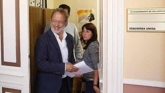 Saravia dice que «la carcajada fue general» cuando comentó su conversación con De la Riva