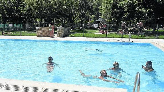 La apertura de las del Helmántico inicia la temporada de piscinas municipales