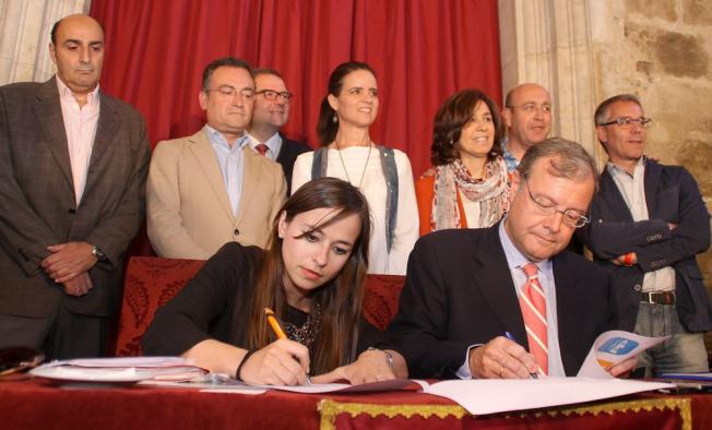 PP y Ciudadanos firman un pacto por el buen gobierno local y Silván será nuevo alcalde