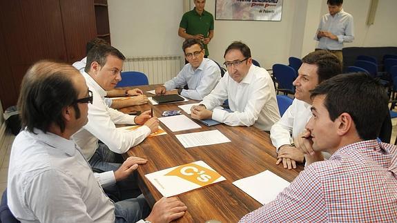 La Alcaldía sigue en el aire por la falta de acuerdo entre Ciudadanos y el PP