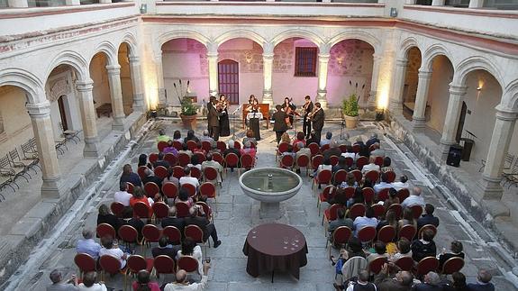 La Coral Ágora ofrece este domingo la primera velada gourmet de ‘Música con Gusto’