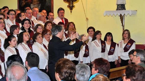 El Juan Bravo acoge la clausura de las Aulas para Convivir Cantando