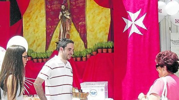 El altar de San Juan recaudará dinero para Adismur y alimentos para el comedor social