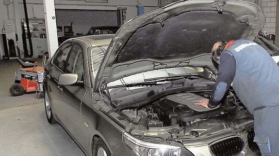 La economía sumergida en el gremio de los talleres de coches ronda el 25%