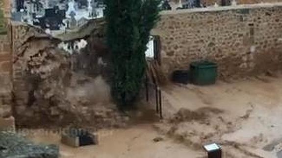 El muro de un cementerio de un pueblo de Soria se derrumba por las tormentas