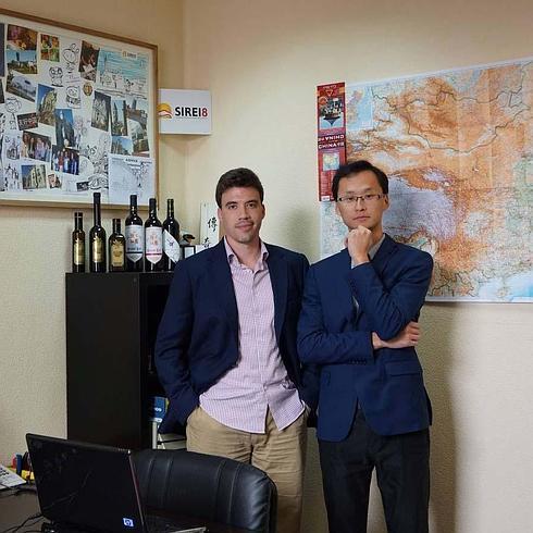 Un vallisoletano y un chino se unen para exportar vino y aceite a Asia