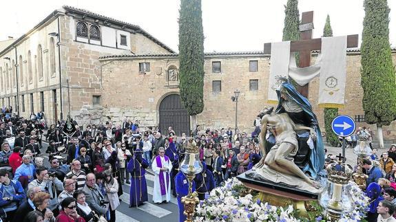 Una Semana Santa fija en el calendario convence a la sociedad civil y religiosa