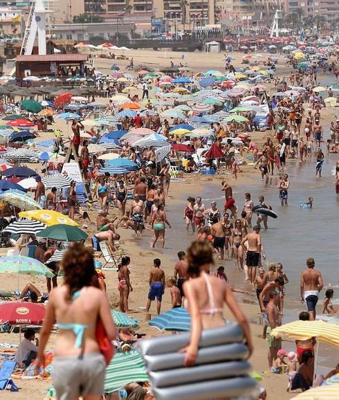 Un segoviano de 62 años muere ahogado en una playa de Torrevieja