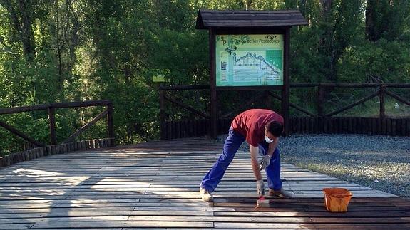 Turismo acondiciona los primeros tramos de la Senda de los Pescadores