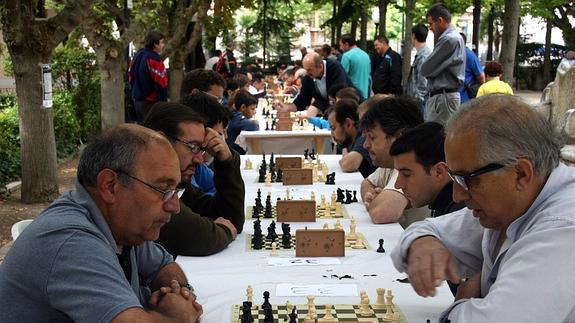 El ajedrez se abre paso este verano en Cuéllar con un torneo y un taller gratuito