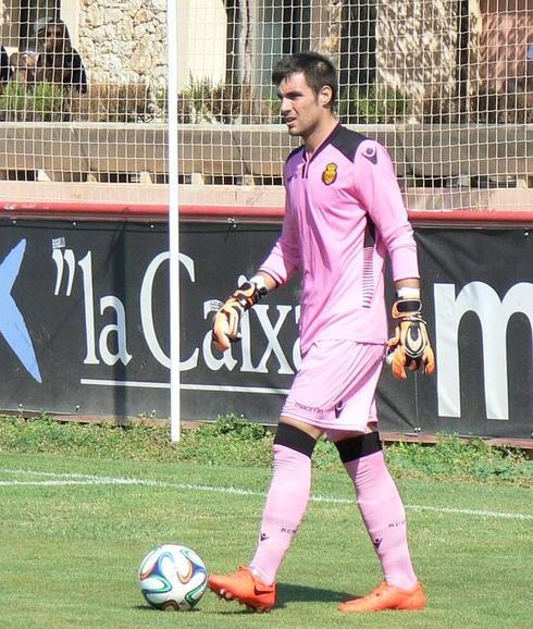 El Guijuelo ficha al portero Kike Royo y seguirá en el grupo I de Segunda B